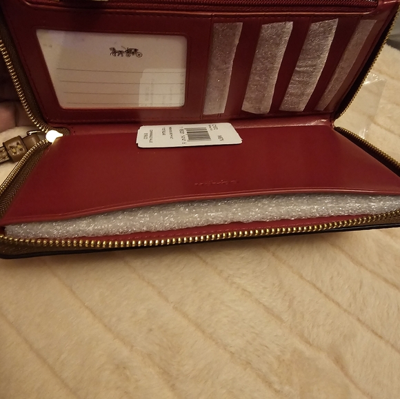 COACH Pride Large Zip Around Signature Leather Rainbow Phone Wallet Authentic - Picture 2 of 9